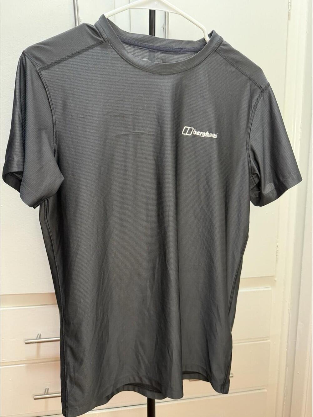 Berghaus Athletic Shirt Mens Small Black Short Sleeve Performance Tee